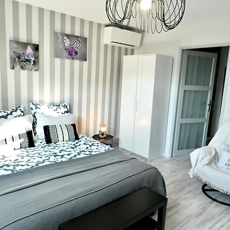 Bed and Breakfast Les Nympheas 52 Orges Exterior foto